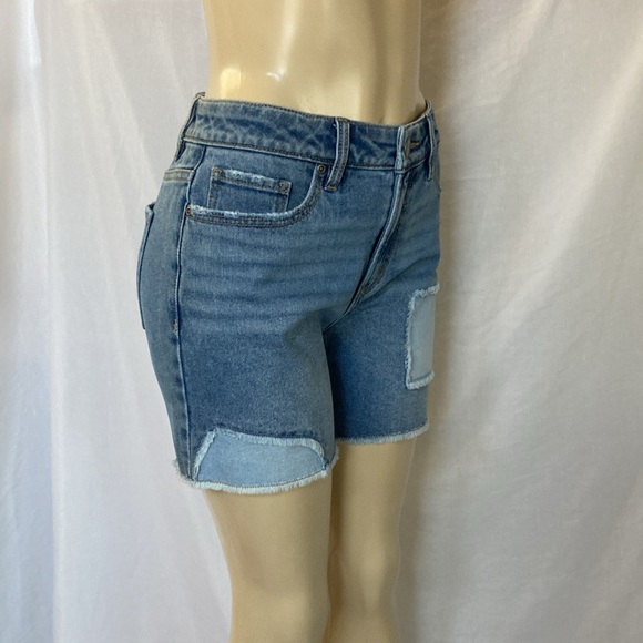 SALE!!! WESTBOUND Jean Blue Denim Shorts Size 10 Patch Embellished Fray Hem NWOT - Picture 5 of 8